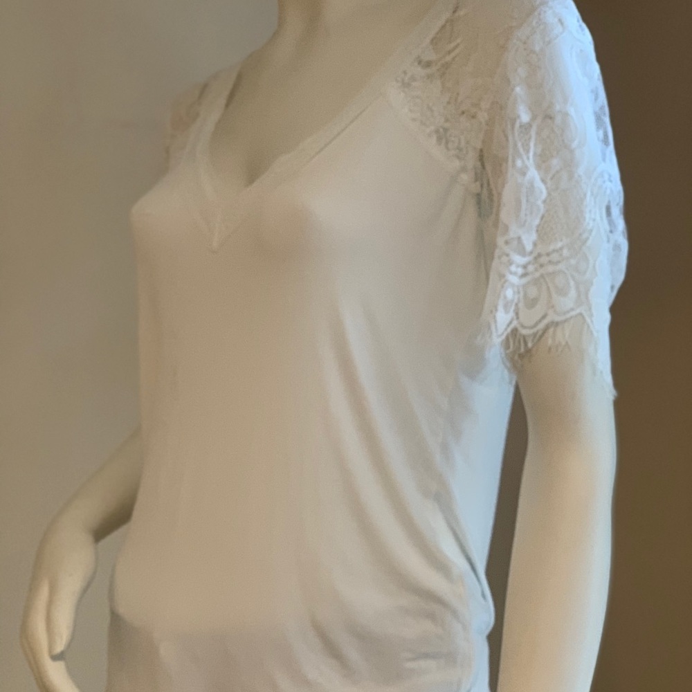 NWOT 1 left!!POL V Neck Scalloped Lace Top - Picture 3 of 5
